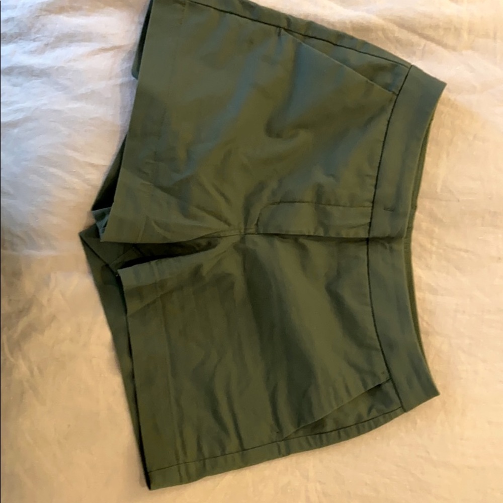 Kit and Ace shorts size 4 army green